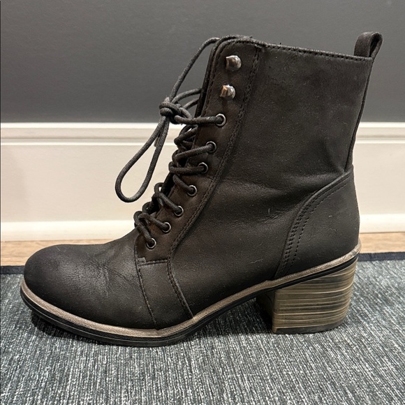 Not Rated lace up combat shoe - Picture 1 of 6